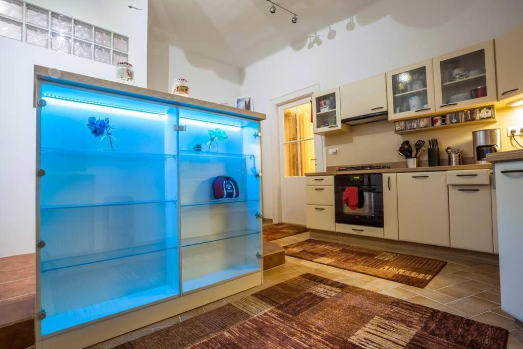 Luxury Air-Conditioned Family Apartment Spitalska Old Town Pressburg Exterior foto
