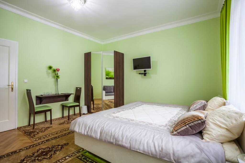 Luxury Air-Conditioned Family Apartment Spitalska Old Town Pressburg Exterior foto